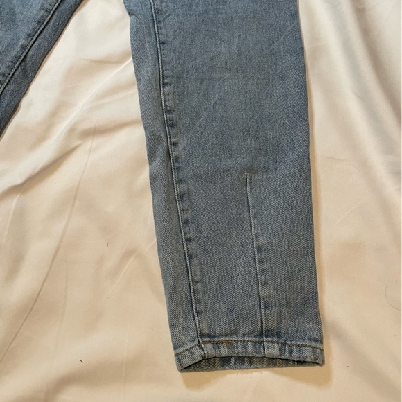 Simple Society size 0/24 light wash mid rise skinny jeans - Picture 2 of 7